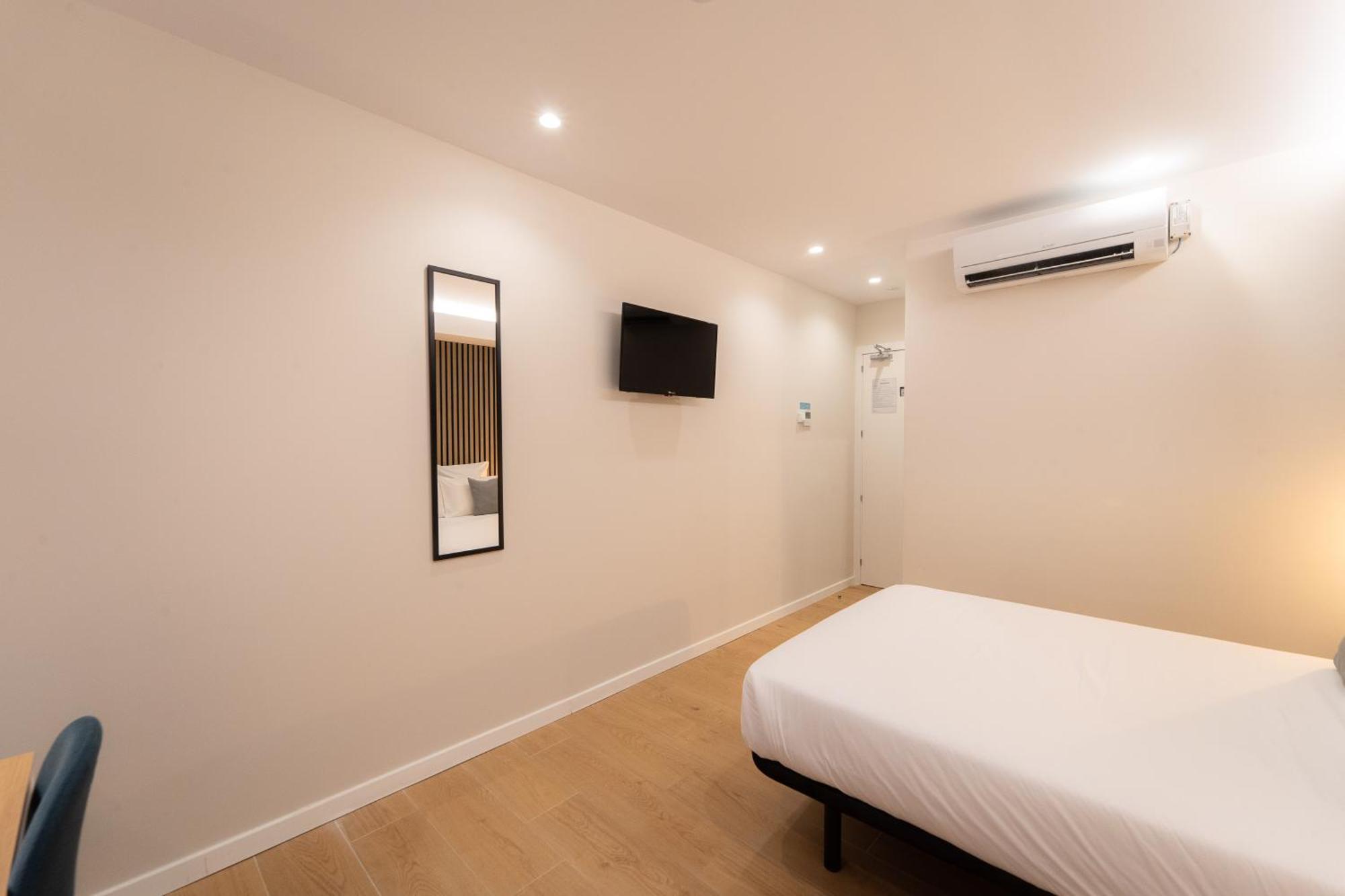 I'M Room Suites Nuevos Ministerios - Bernabeu 'Digital Access' Madrid Room photo