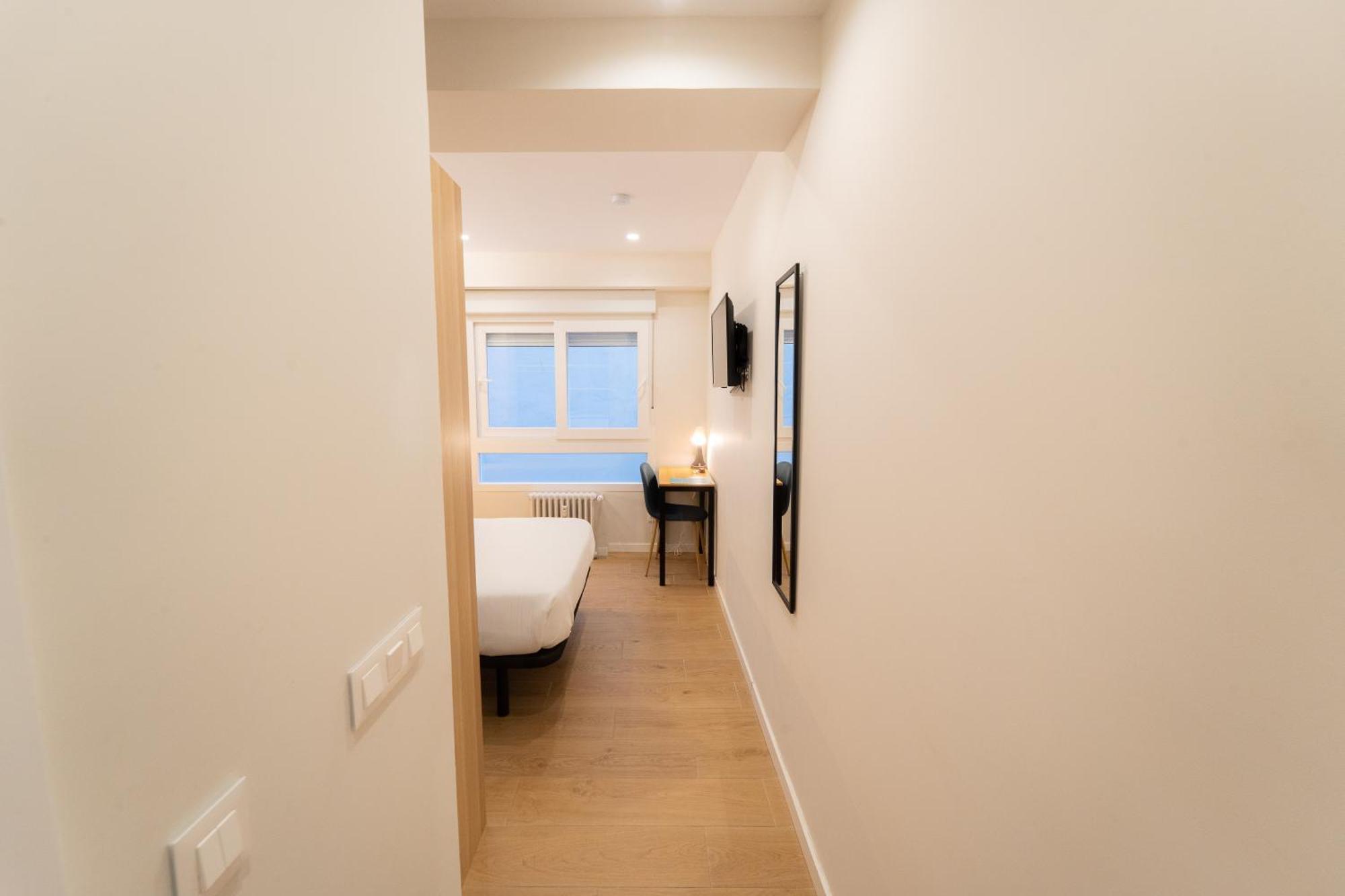 I'M Room Suites Nuevos Ministerios - Bernabeu 'Digital Access' Madrid Room photo