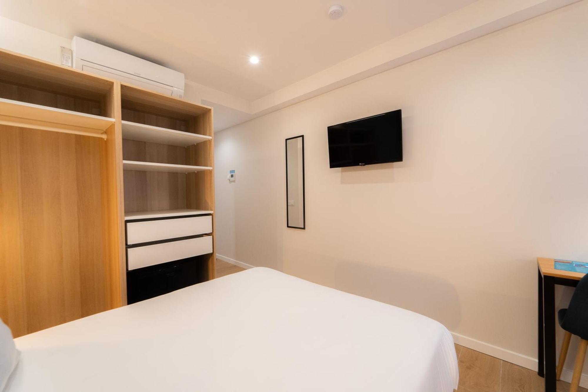 I'M Room Suites Nuevos Ministerios - Bernabeu 'Digital Access' Madrid Room photo